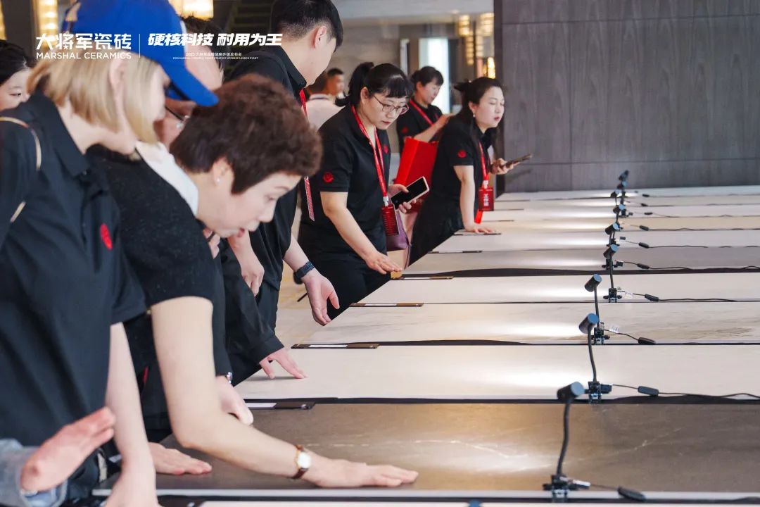 打破價格內(nèi)卷，聚焦價值升維！大將軍瓷磚重新定義瓷磚耐用標準(圖8)